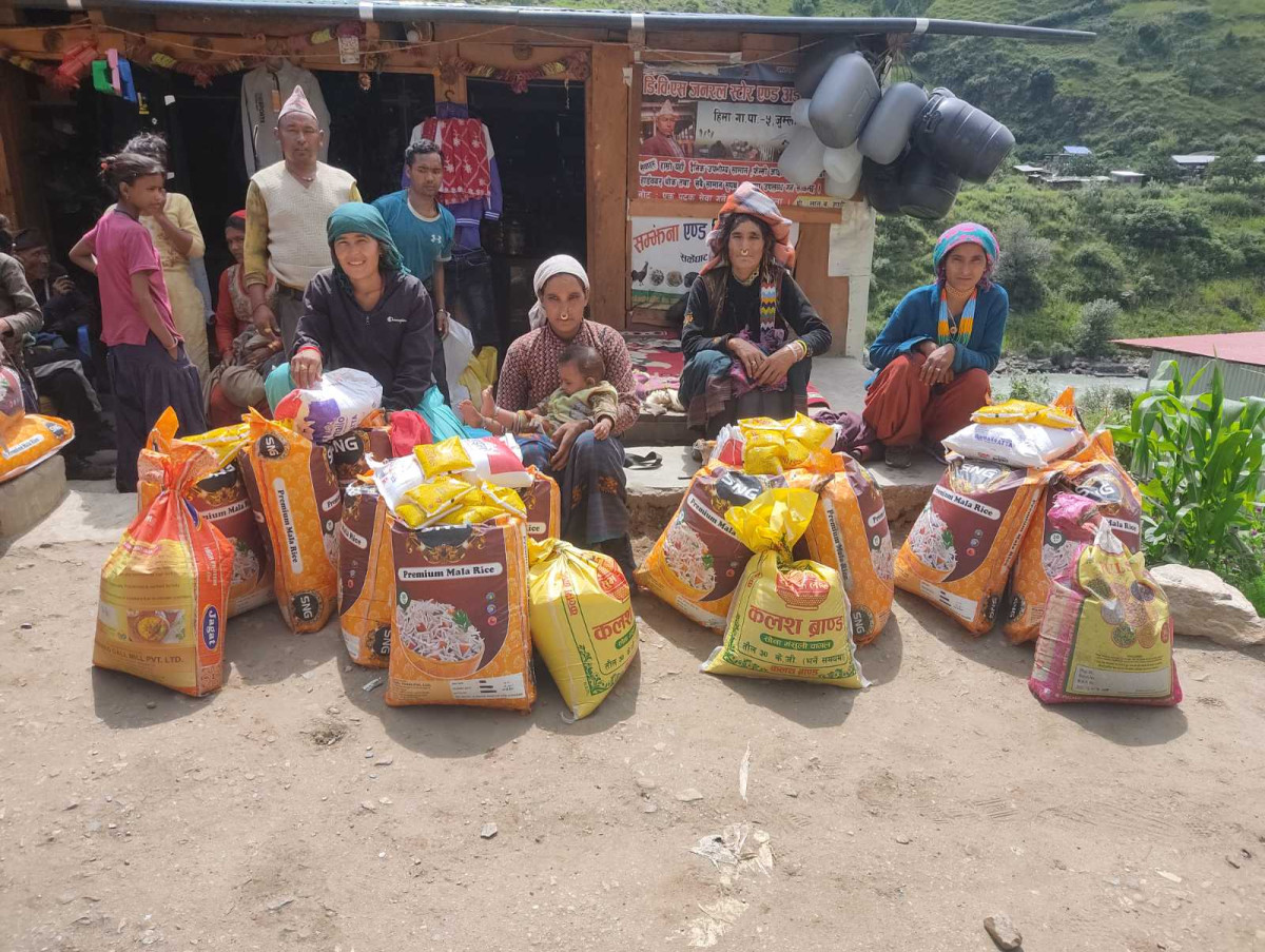 नुवाकोटका बाढीप्रभावितलाई ‘होल्डिङ सेन्टर’मै राहत
