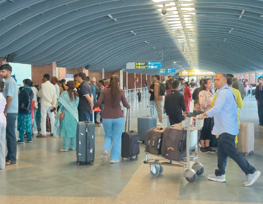 परिवार छाडेर विदेशिँदै युवा, दसैँमा पनि रोकिएन पलायन